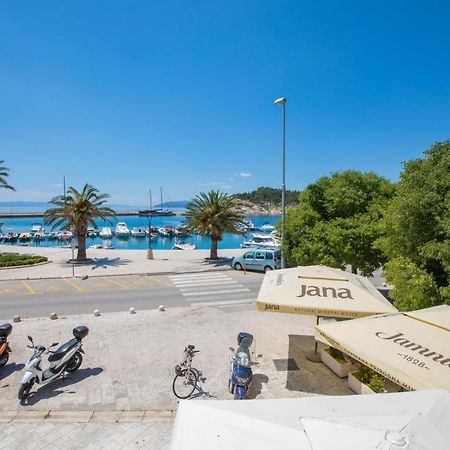 Apartman Rakic Lägenhet Makarska Exteriör bild
